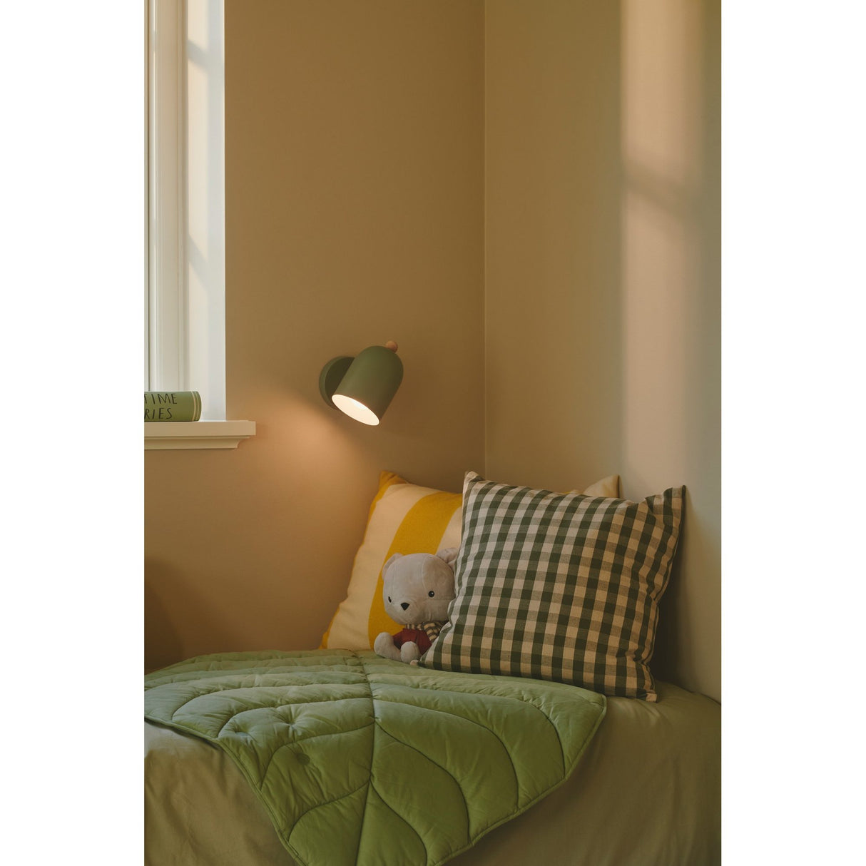 Gaston Vägglampa Dovgrön