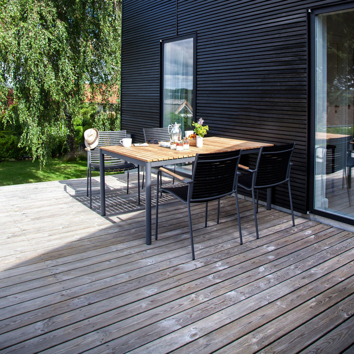 Mood/Mood Classic Trädgårdsmöbelset i Teak och Aluminium Antracit 167 cm + 4 stolar