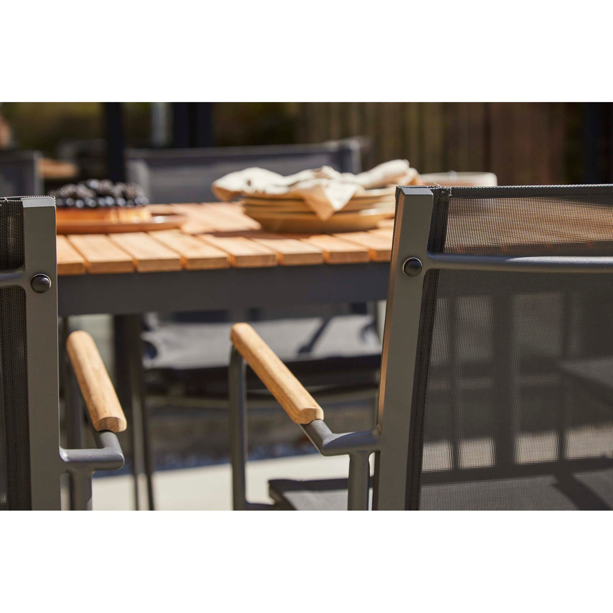 Mood Classic Trädgårdsstol i Teak, Textilene och Antracit Aluminium