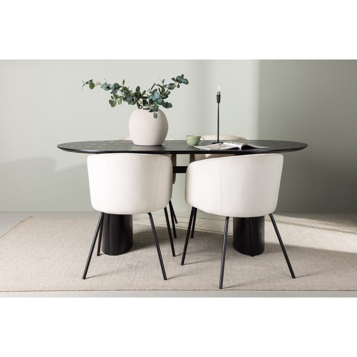 Isolde, Berit Oval matgrupp Svart