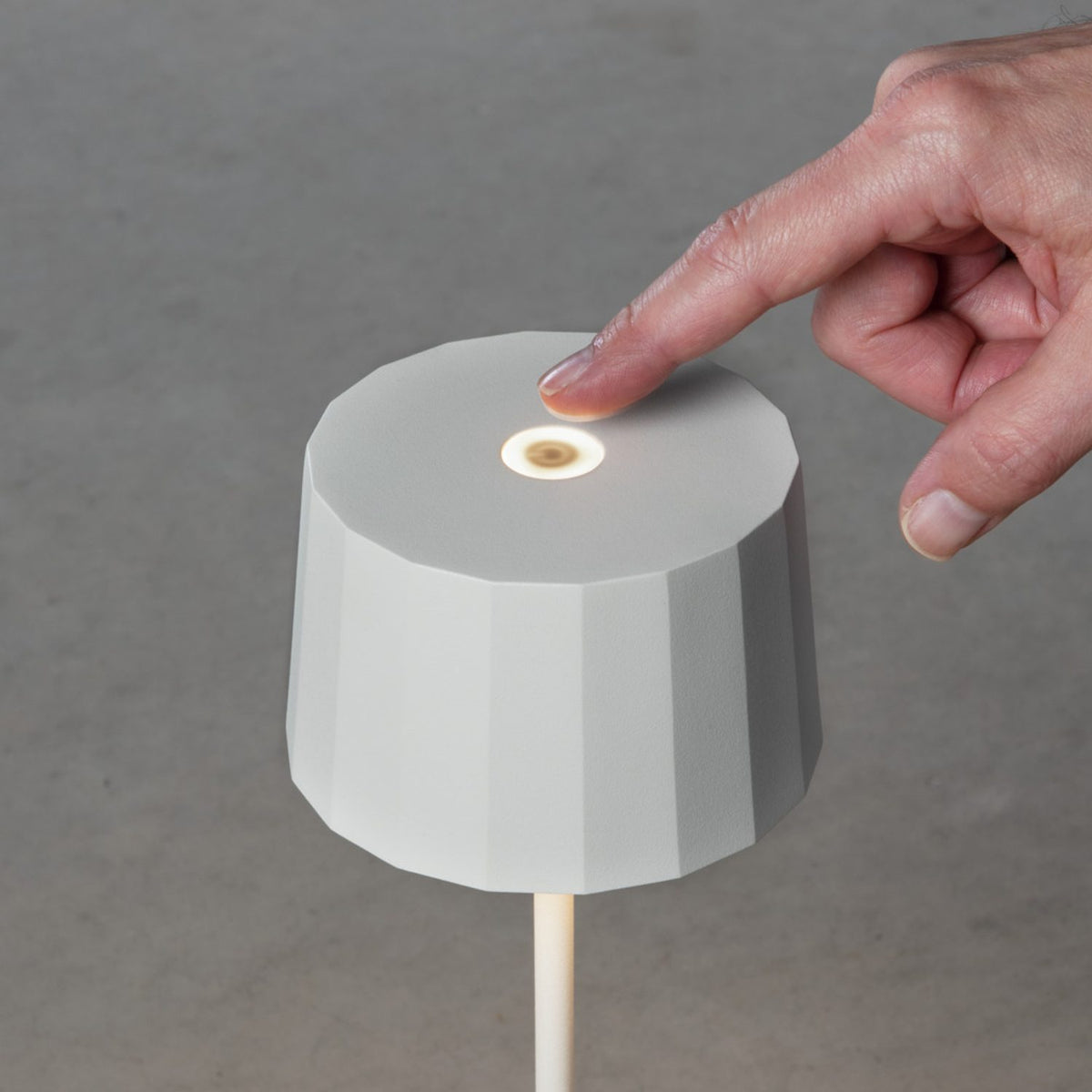 Positano USB Dimbar Bordslampa Ute Vit