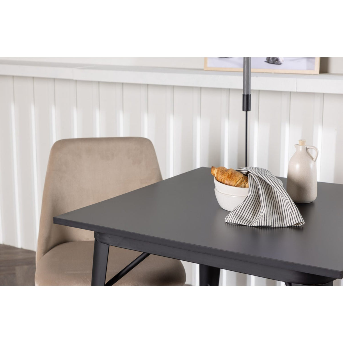 Tempe, Night Rektangulär matgrupp Valnöt, Beige, Svart, 80 x 80