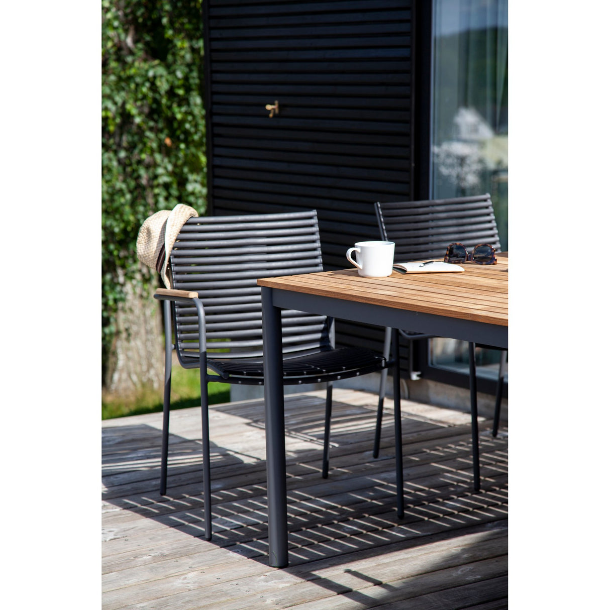 Mood Trädgårdsstol i Teak och Aluminium Svart