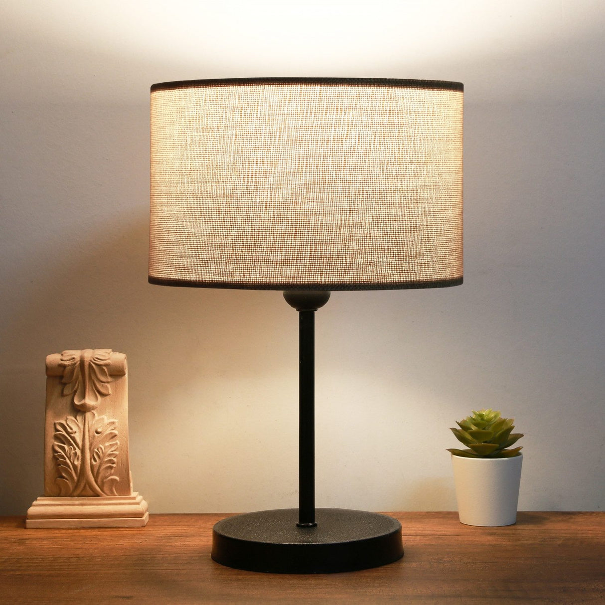 Hobart (24 x 15 cm) Beige svart Bordslampa