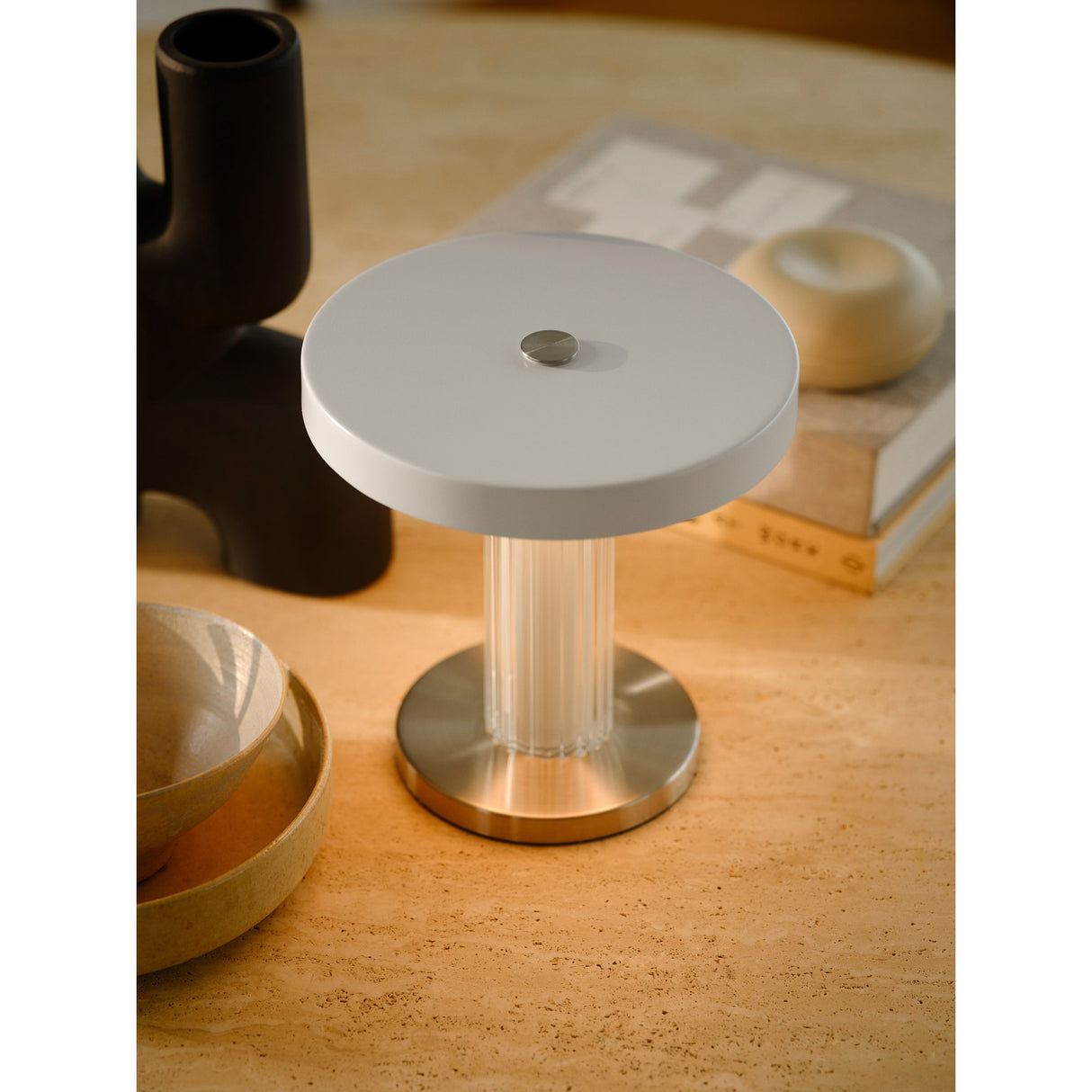 Trezzi Vit Uppladdningsbar Lampa