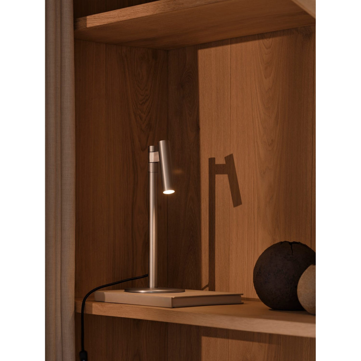 Makoto Satin Krom Bordslampa