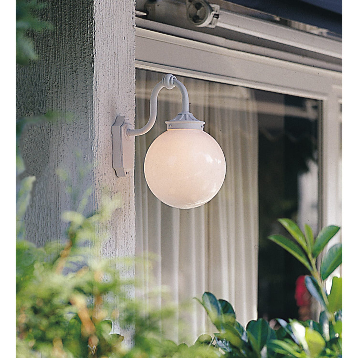 Arcturus E27 Ner Mattvit/Opal Vägglampa Ute