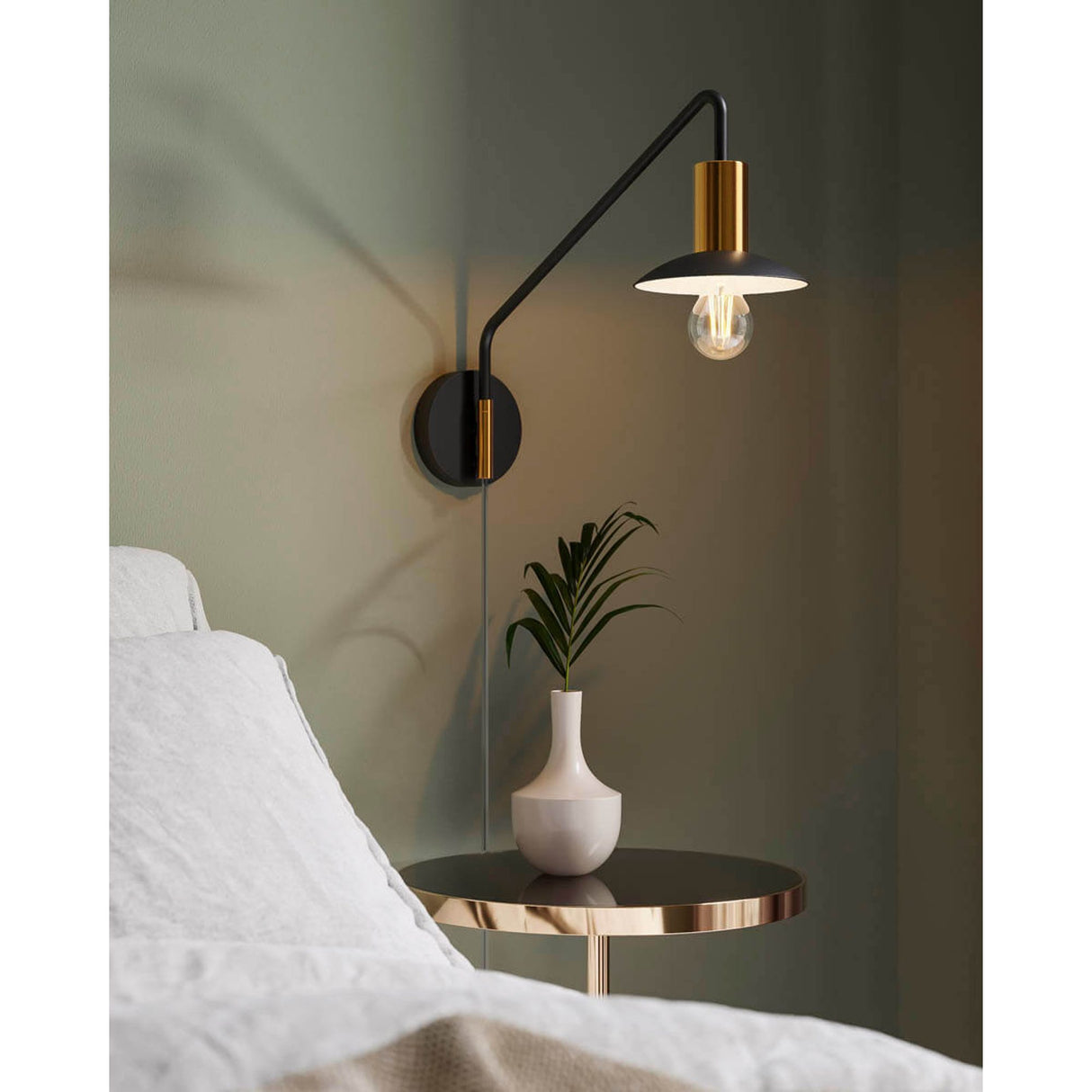 Quinn Vägglampa Kort