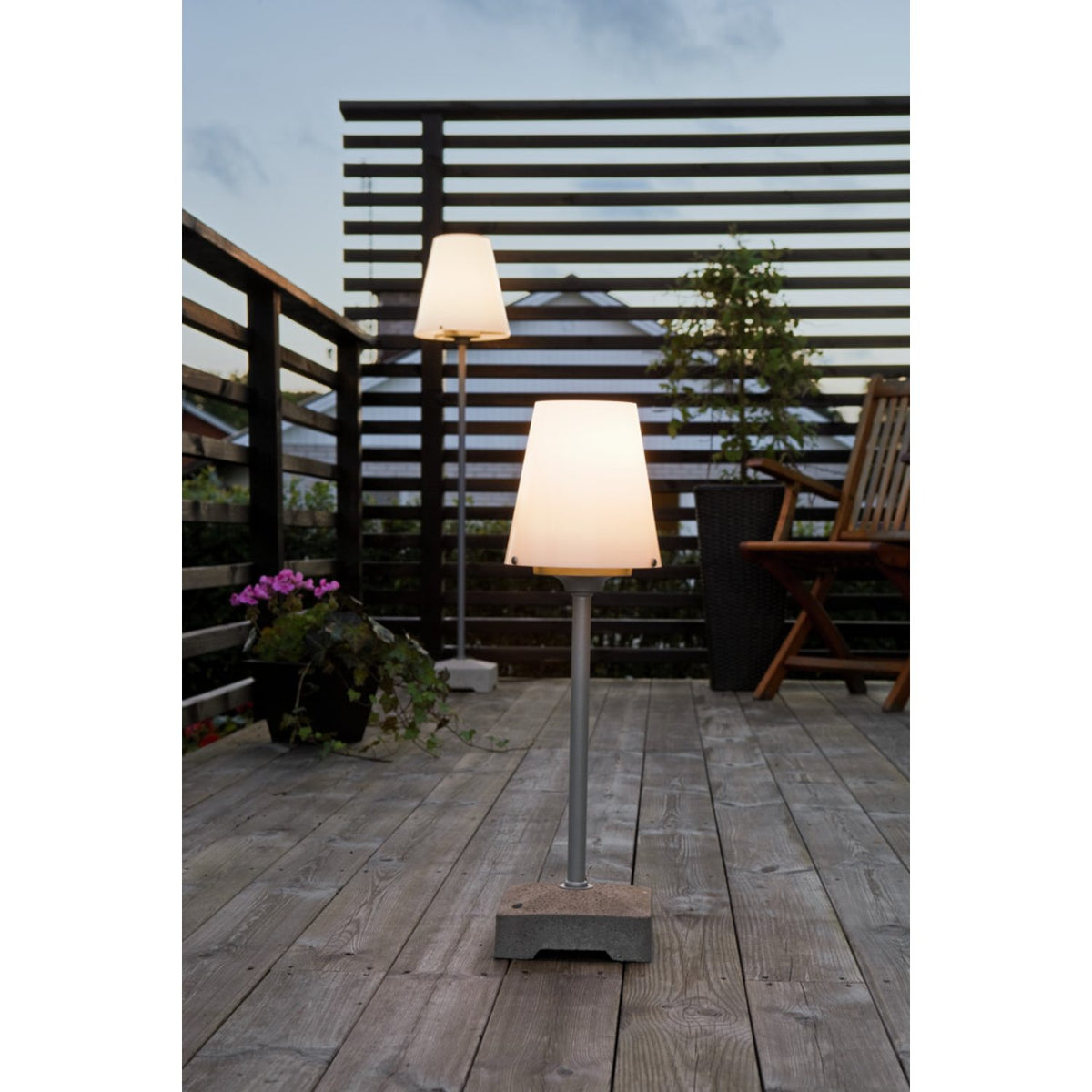 Lucca Lounge Golvlampa Ute Låg Grå
