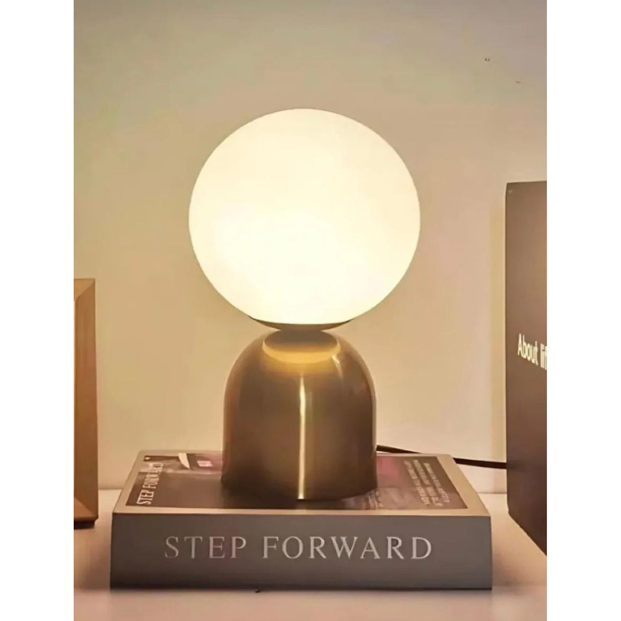 Bordslampa serie Antananarivo (H 32 cm) Guld vit Bordslampa