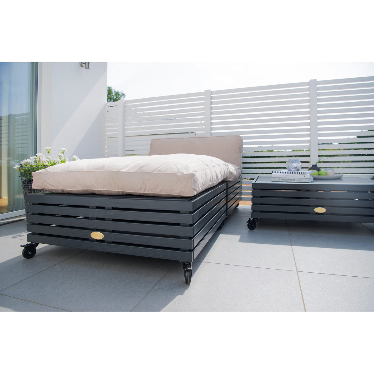 Bara Vara Utefåtölj Grå