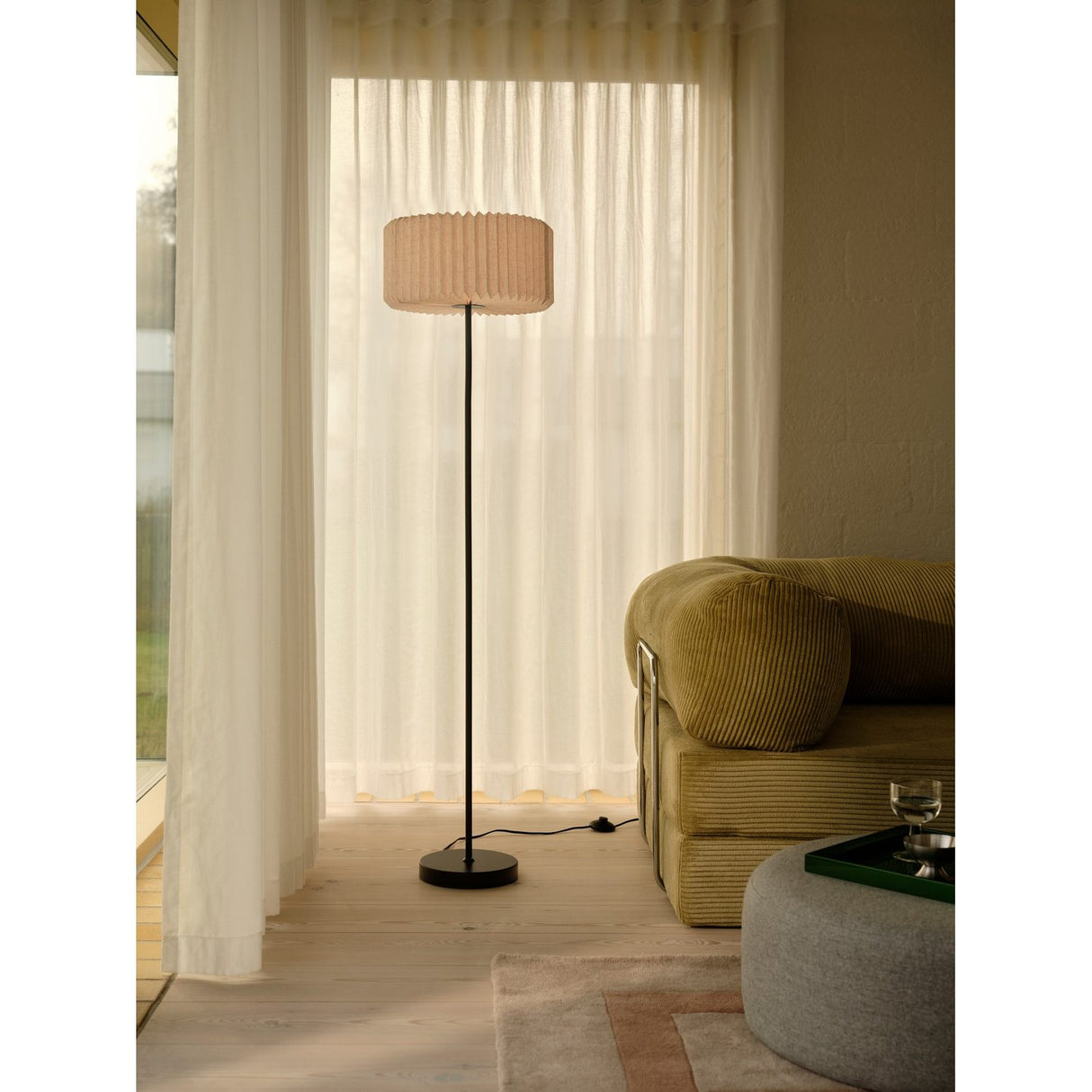 Vivienne Svart Golvlampa