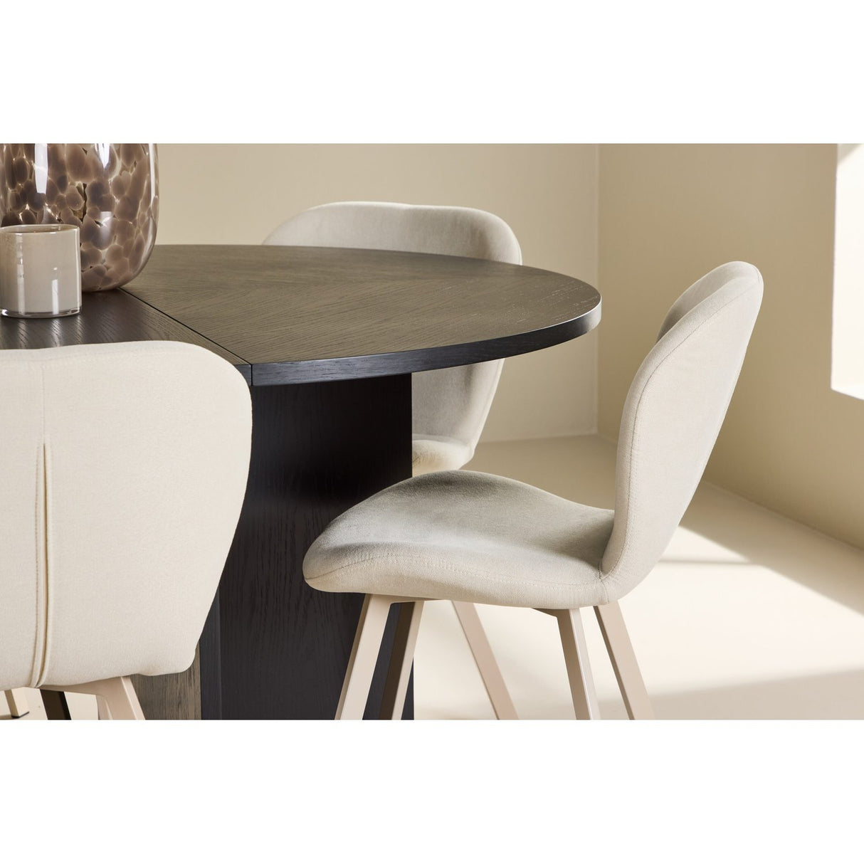 Strada, Lilja Oval matgrupp Beige, Svart, ⌀120