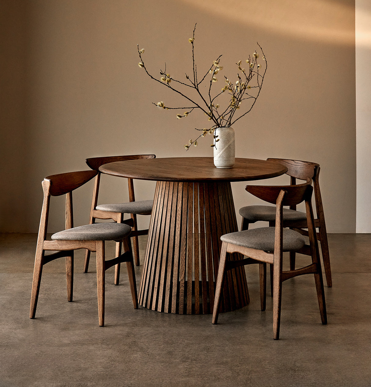 Dominus Matbord Rund 120 cm Smoked Oak