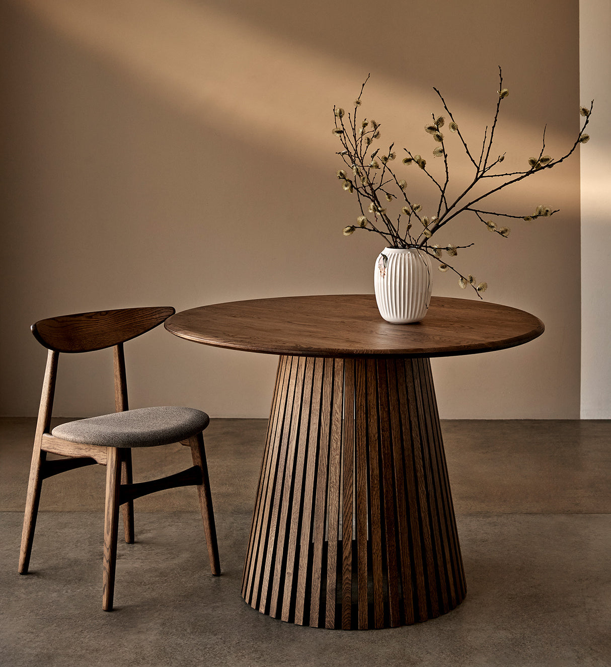 Dominus Matbord Rund 110 cm Smoked Oak