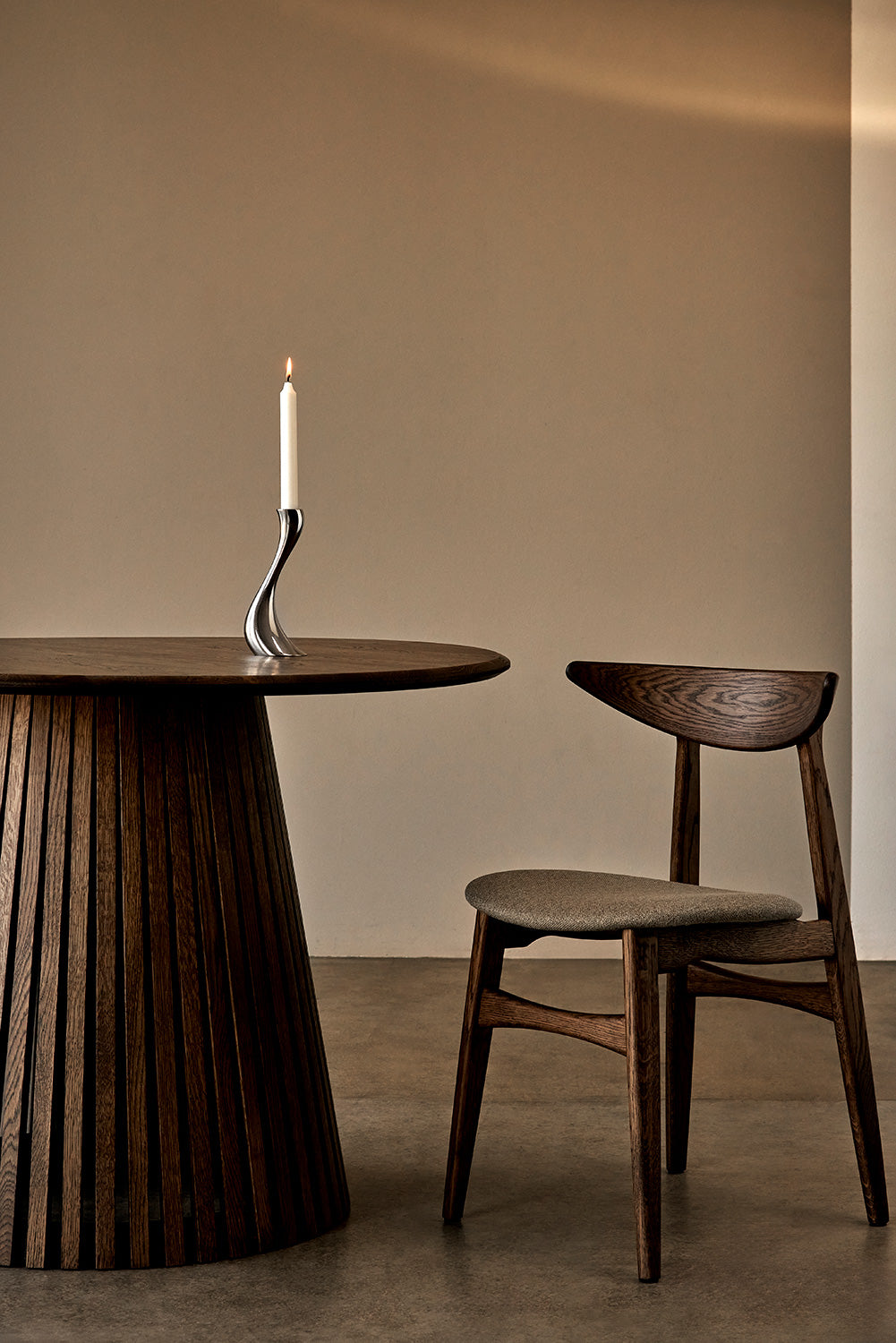 Dominus Matbord Rund 110 cm Smoked Oak