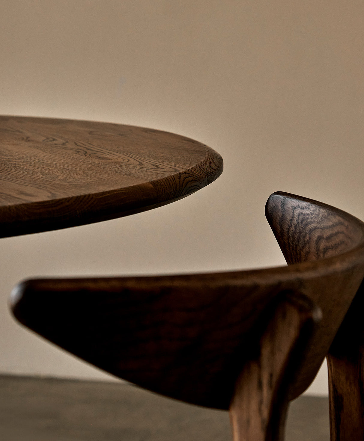 Dominus Matbord Rund 120 cm Smoked Oak