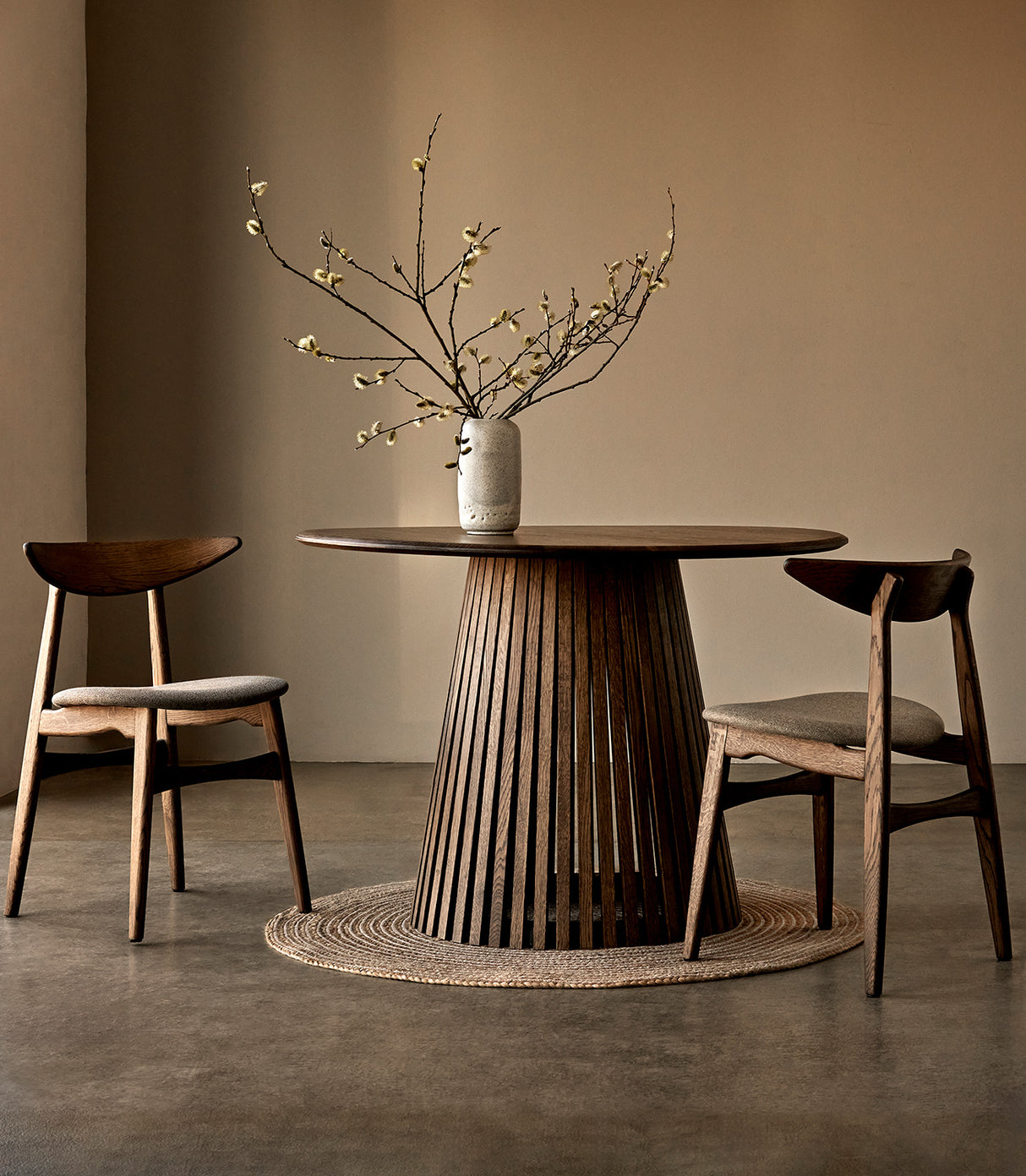 Dominus Matbord Rund 120 cm Smoked Oak