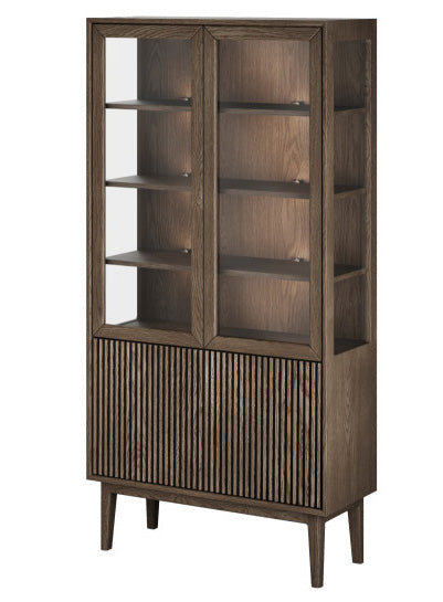 Broholm Vitrinskåp Lameller Glassidor Rökfärgad Ek