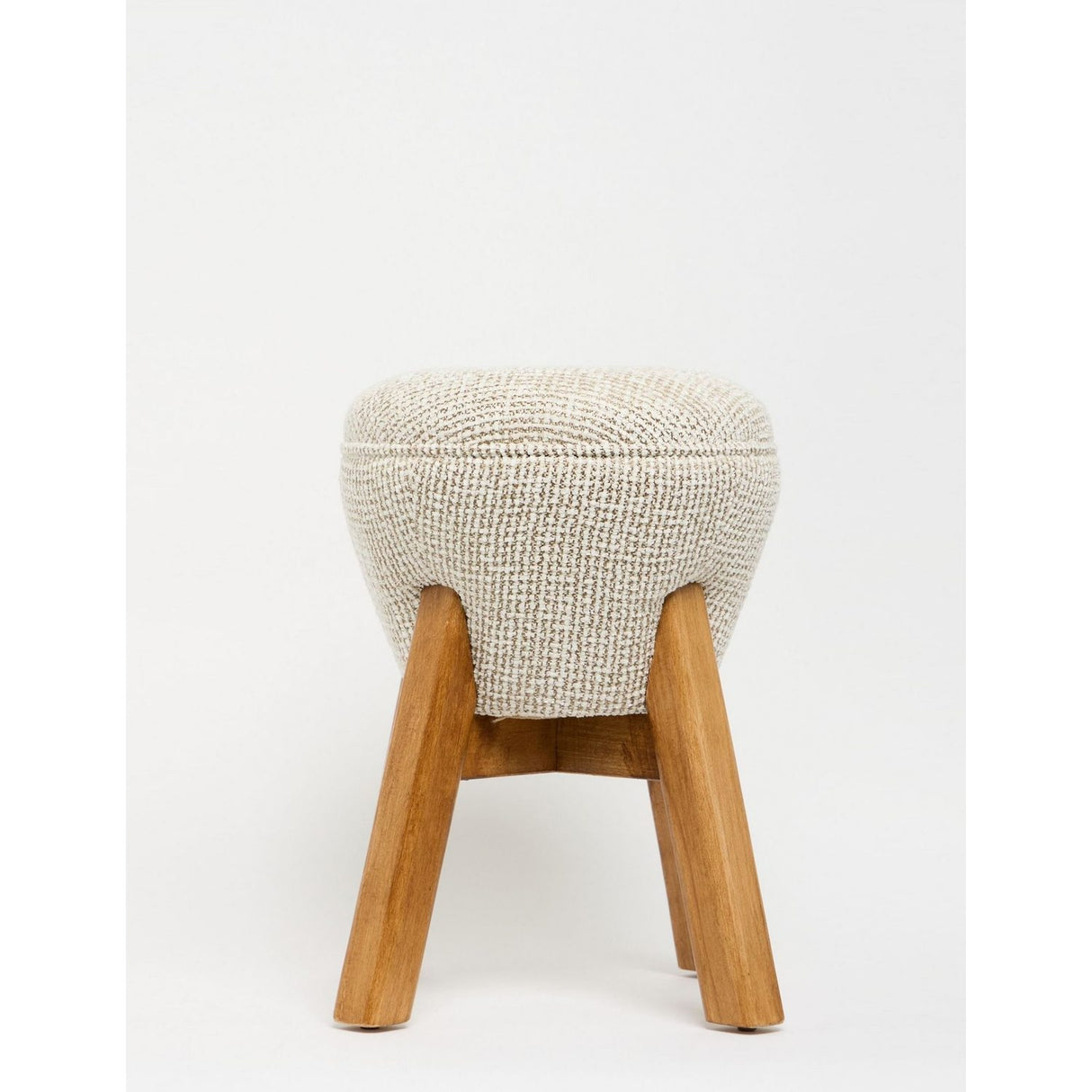 Vienna (38 x 48 x 38 cm) Cream / Walnut Sittpuff