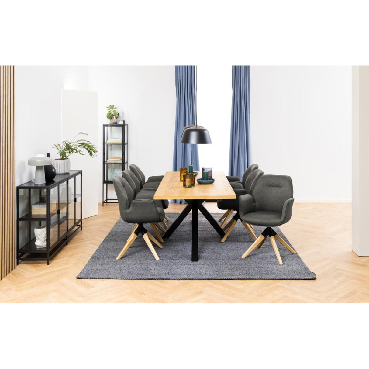 Millau Karmstol Snurr Town tyg Mörkgrå/Ek