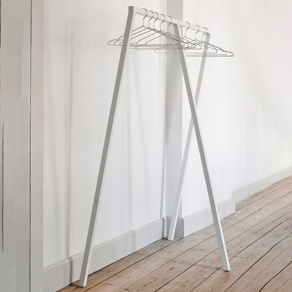 Loop Stand L130 × B60 × H150 cm Klädställning Deep blue