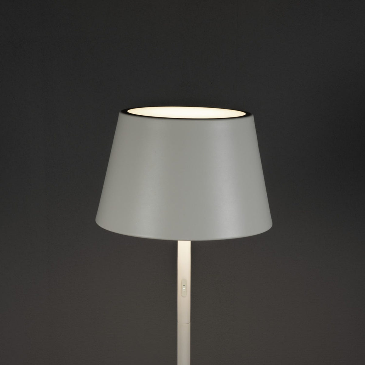 Pomezia USB Golvlampa Ute/Inne Vit