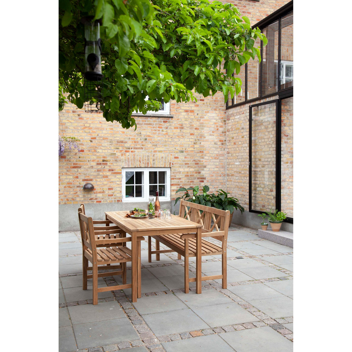 Rosenborg Trädgårdsmöbelset med 1 Bord, 1 Bänk och 2 Stolar Teak