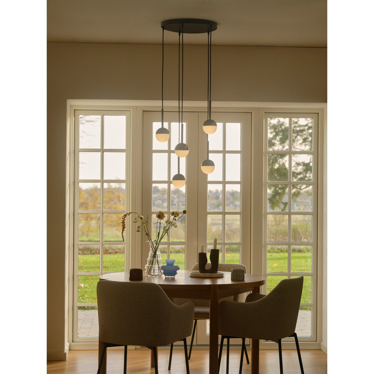 Luana Takkopp Svart, 5 Utgångar