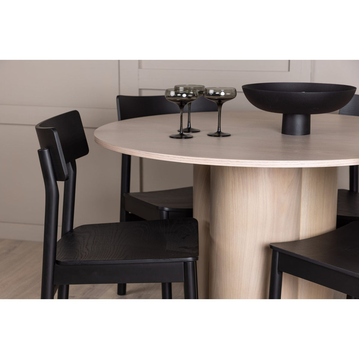 Olivia, Montros Rund matgrupp