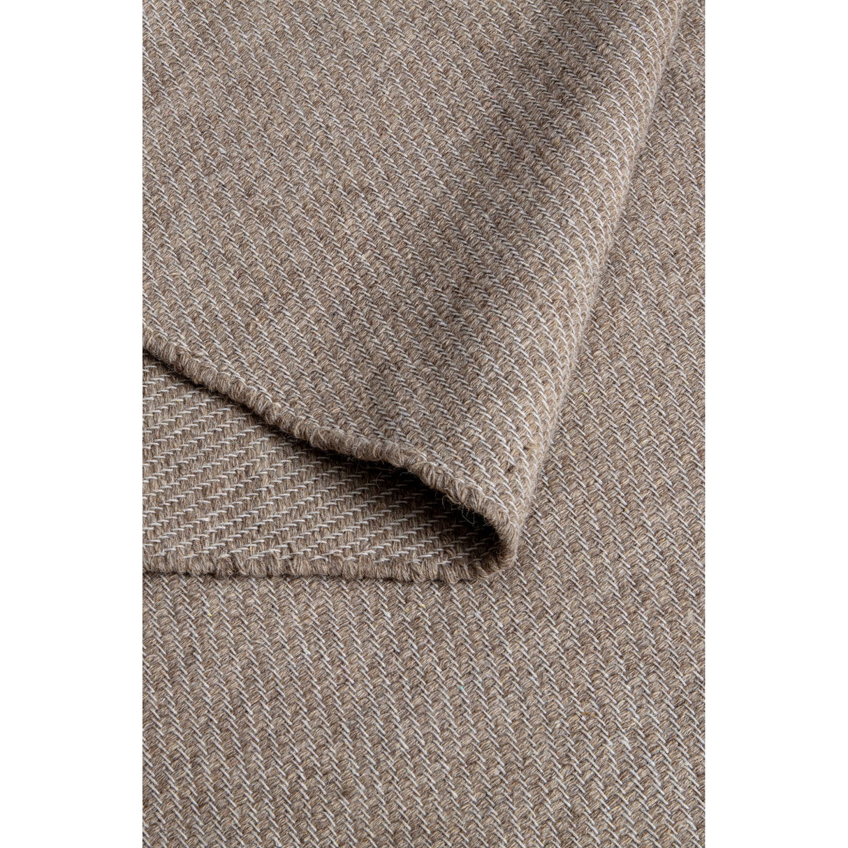 Claire Ullmatta Mörkbeige