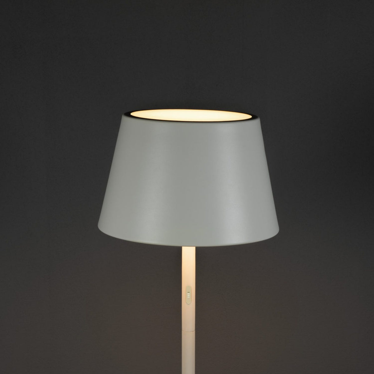 Pomezia USB Golvlampa Ute/Inne Vit