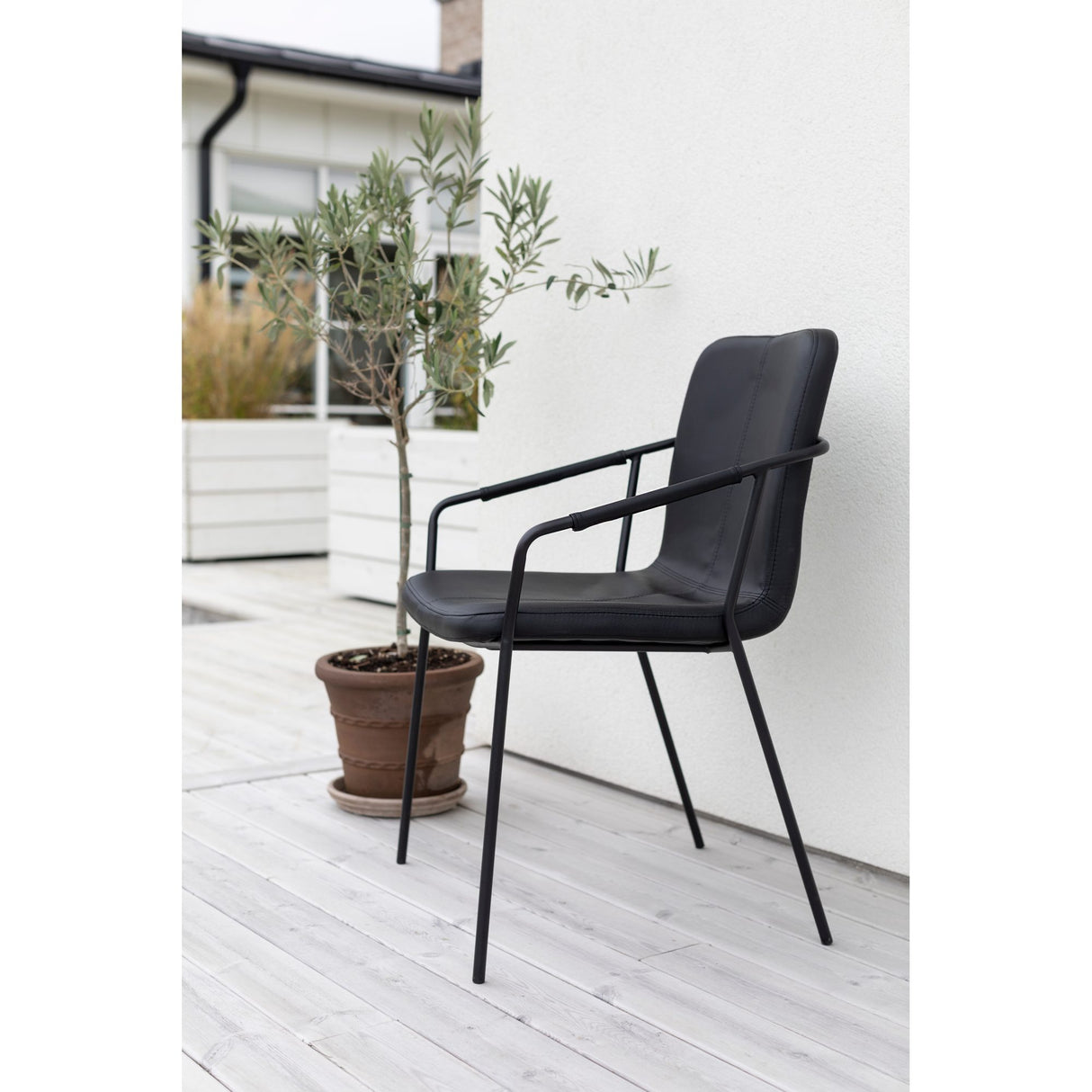 Evo Stol Svart, Svart metall