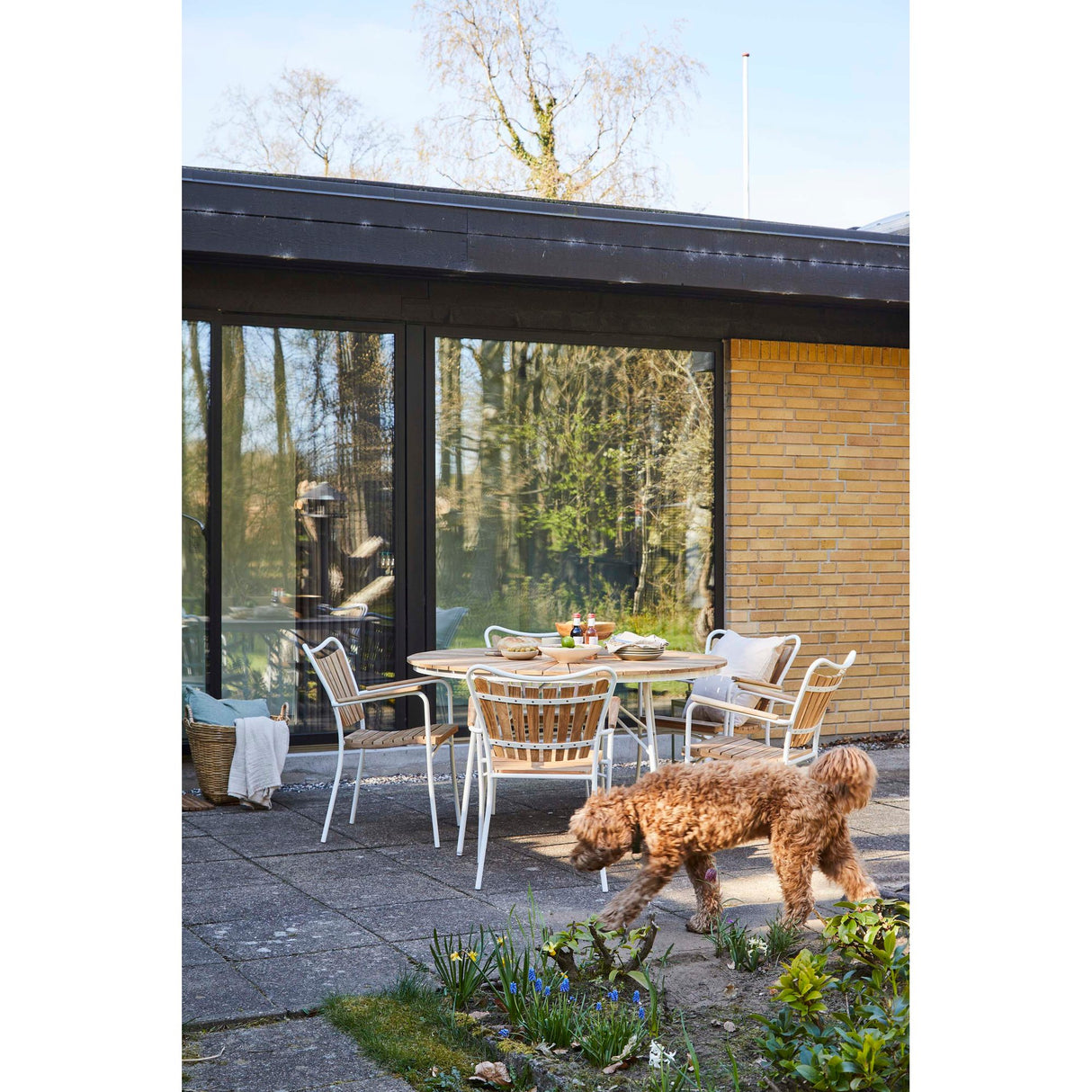 Ellen Trädgårdsmöbelset i Teak och Aluminium 130 cm + 5 stolar, Vit