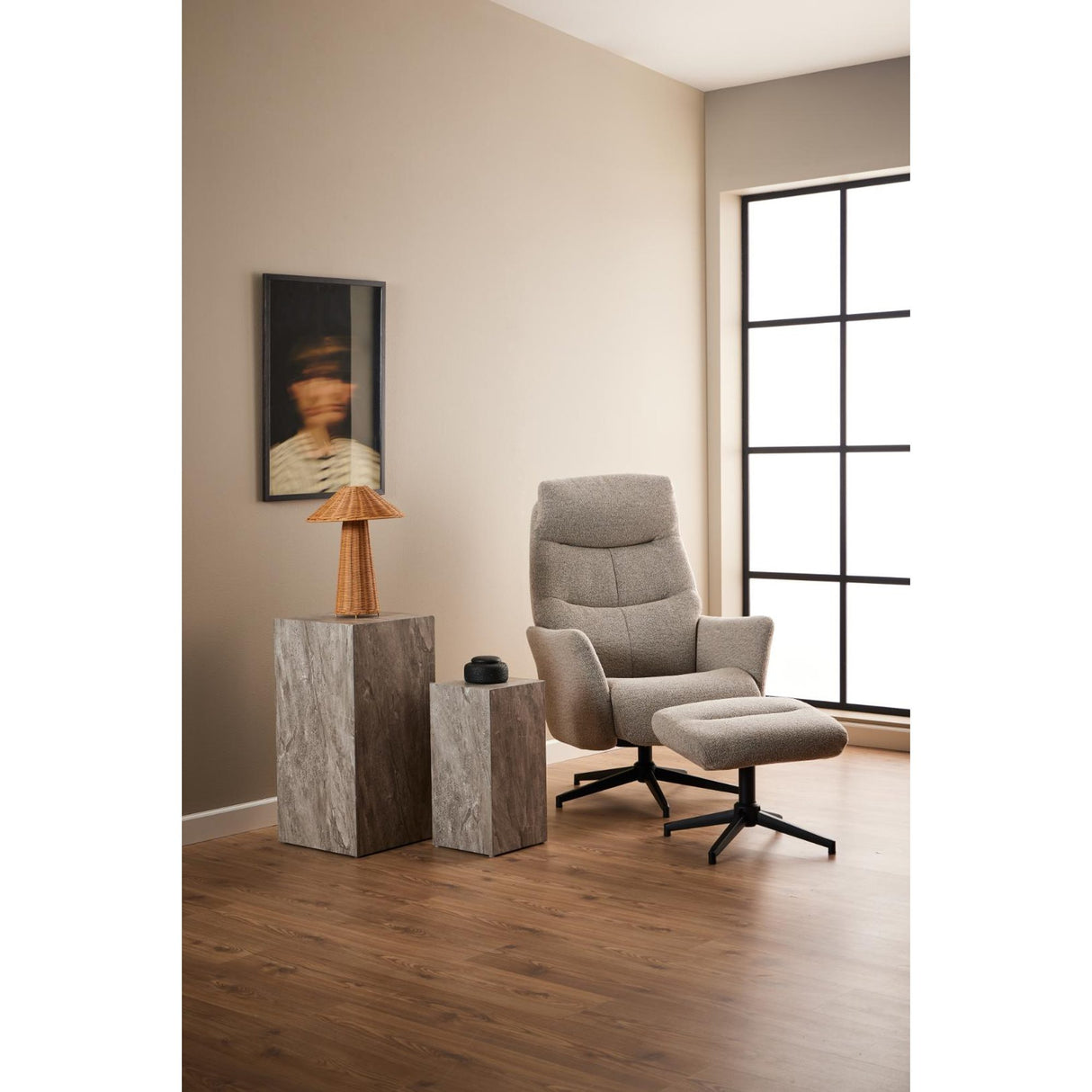 Randers Fåtölj med fotpall Monza tyg Beige