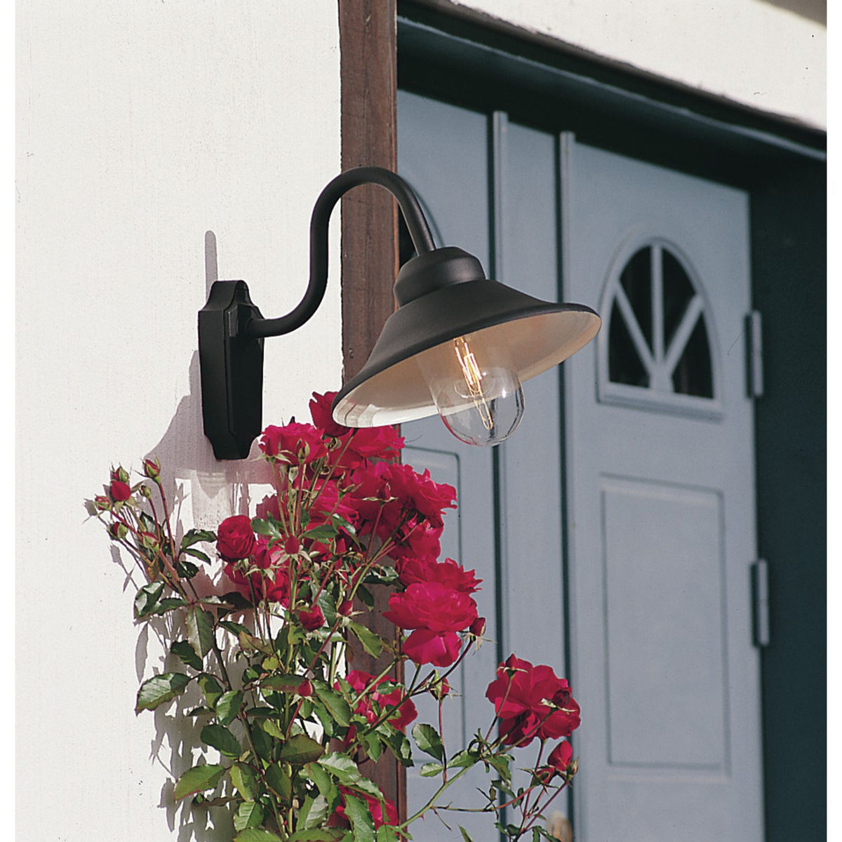 Vega E27 Ner Vägglampa Ute Svart