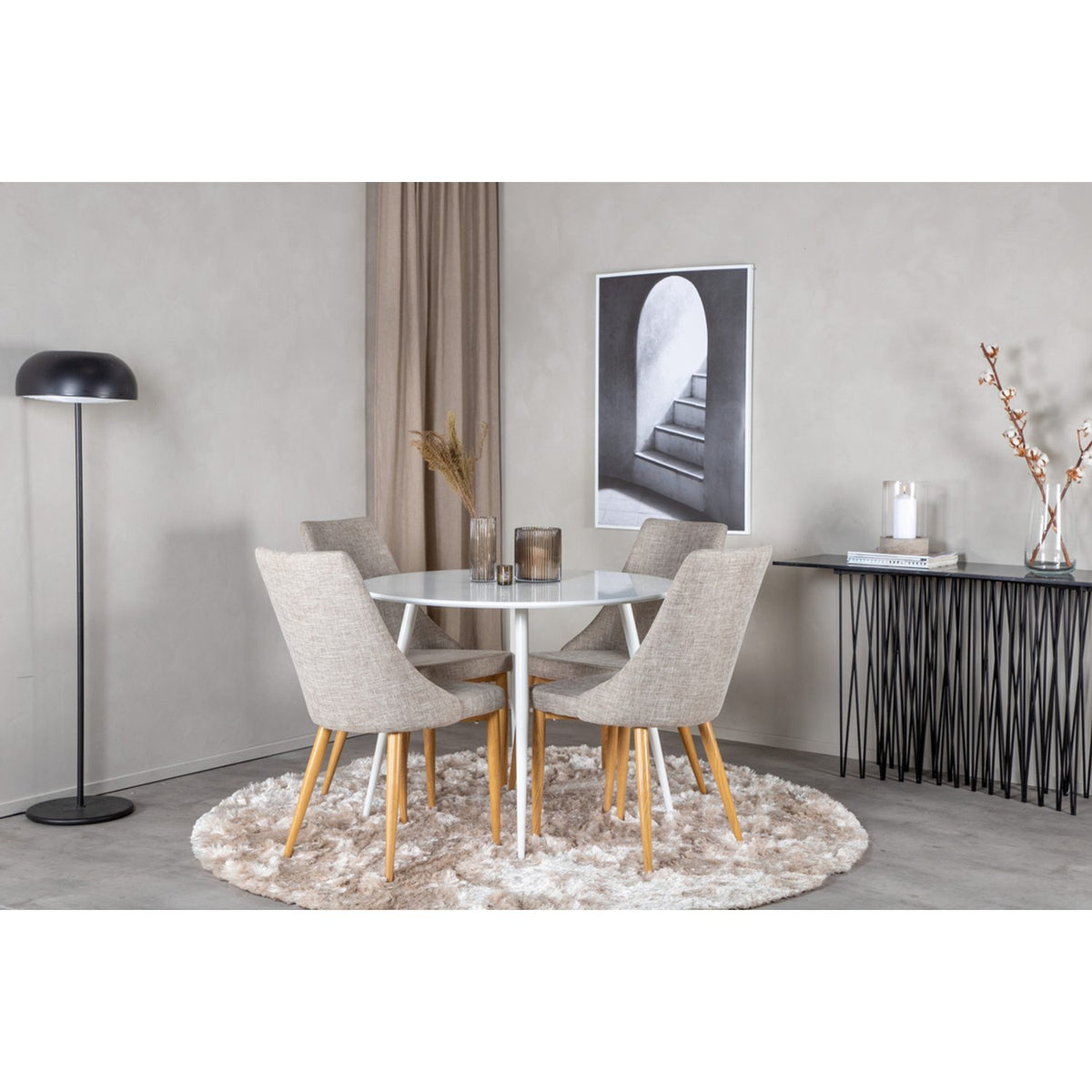 Plaza, Leone Rund matgrupp