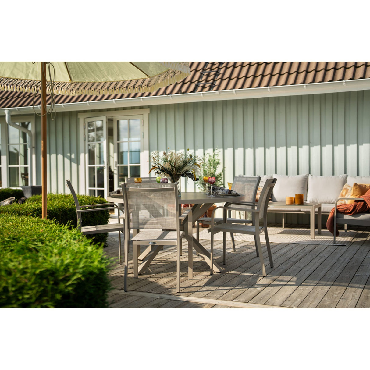 Hånger Utebord Ø140 cm Sand