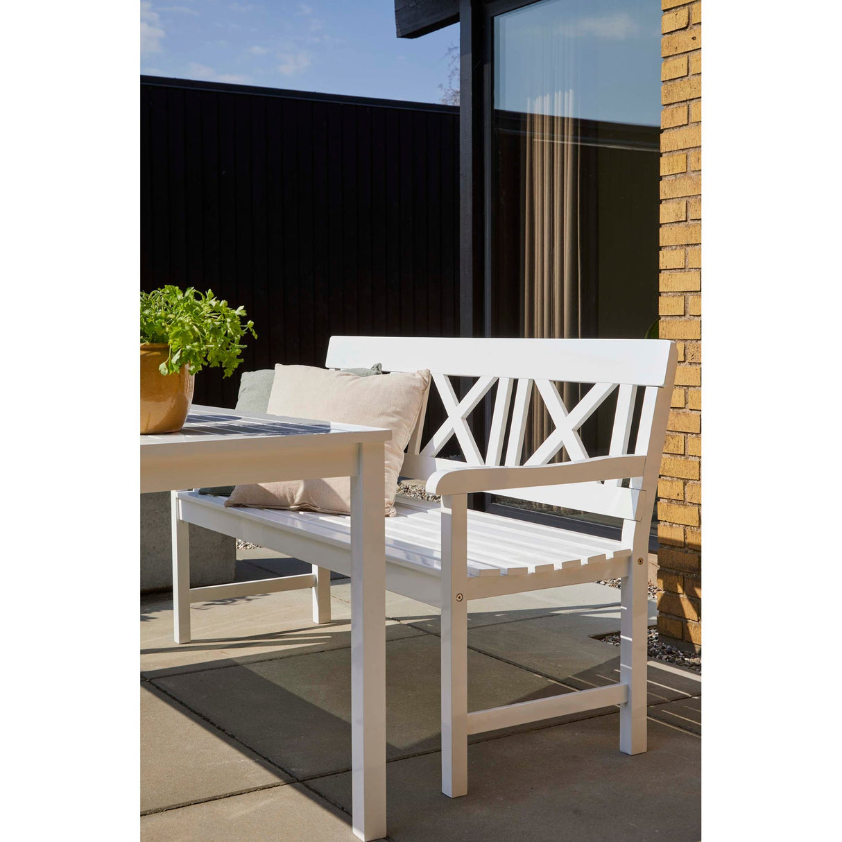 Sofiero Trädgårdsmöbelset med 1 Bord, 1 Bänk och 2 Stolar Vitlack