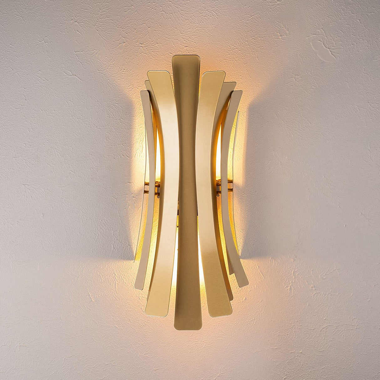 Sofia (17 x 16 x 48 cm) Vägglampa Guld