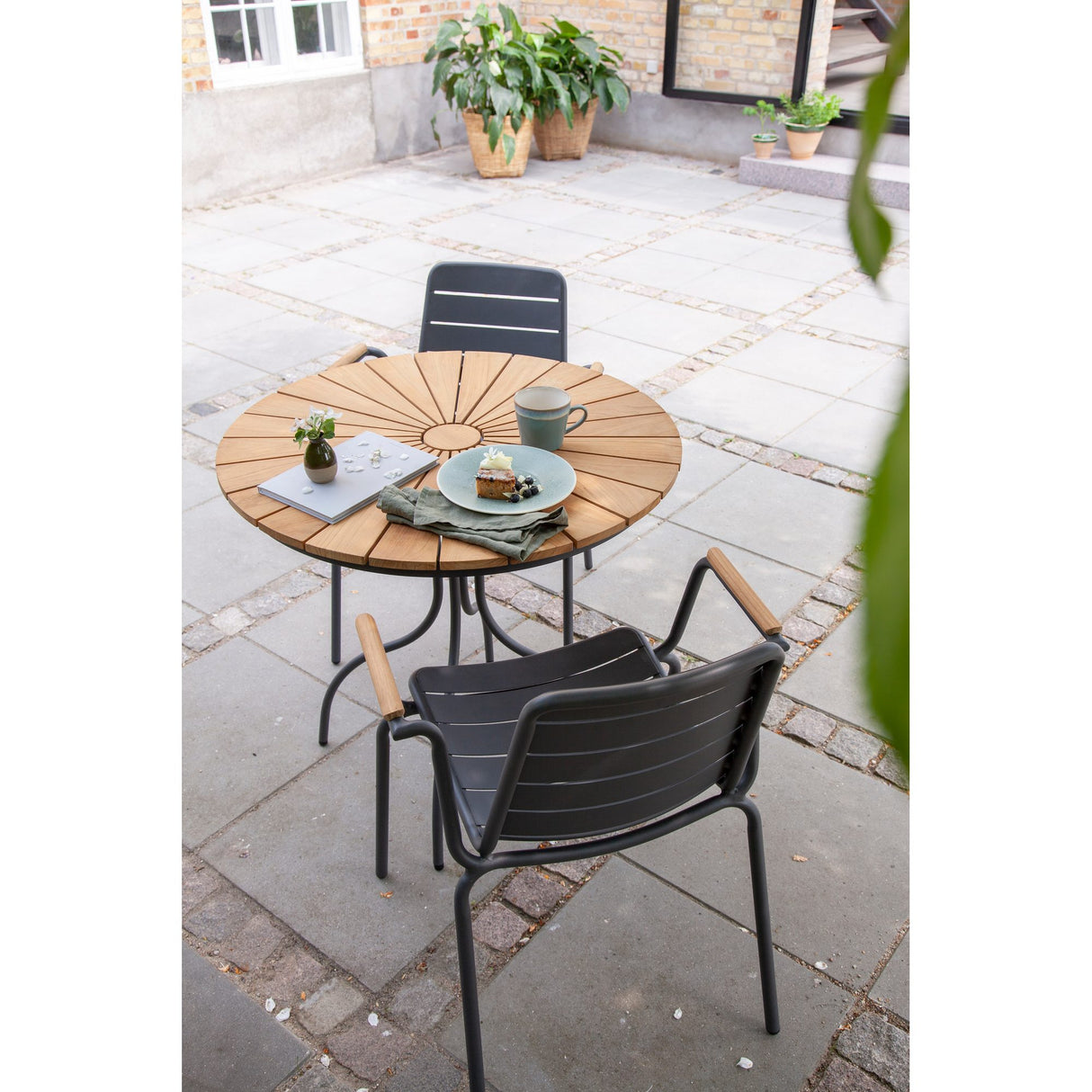 Ellen Cafébord Ø80cm i Teak och Aluminium Antracit