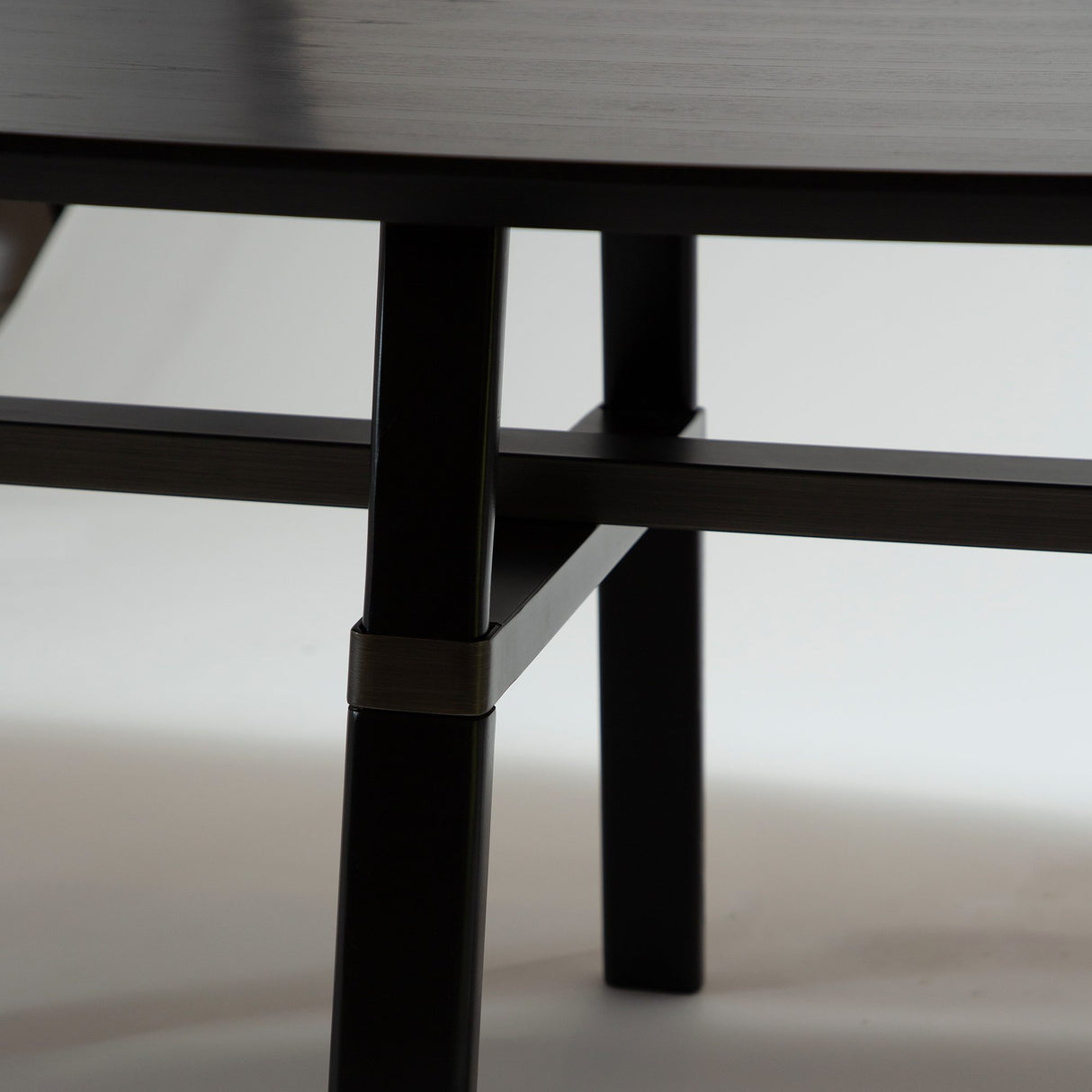 Cross Bord Black Ash