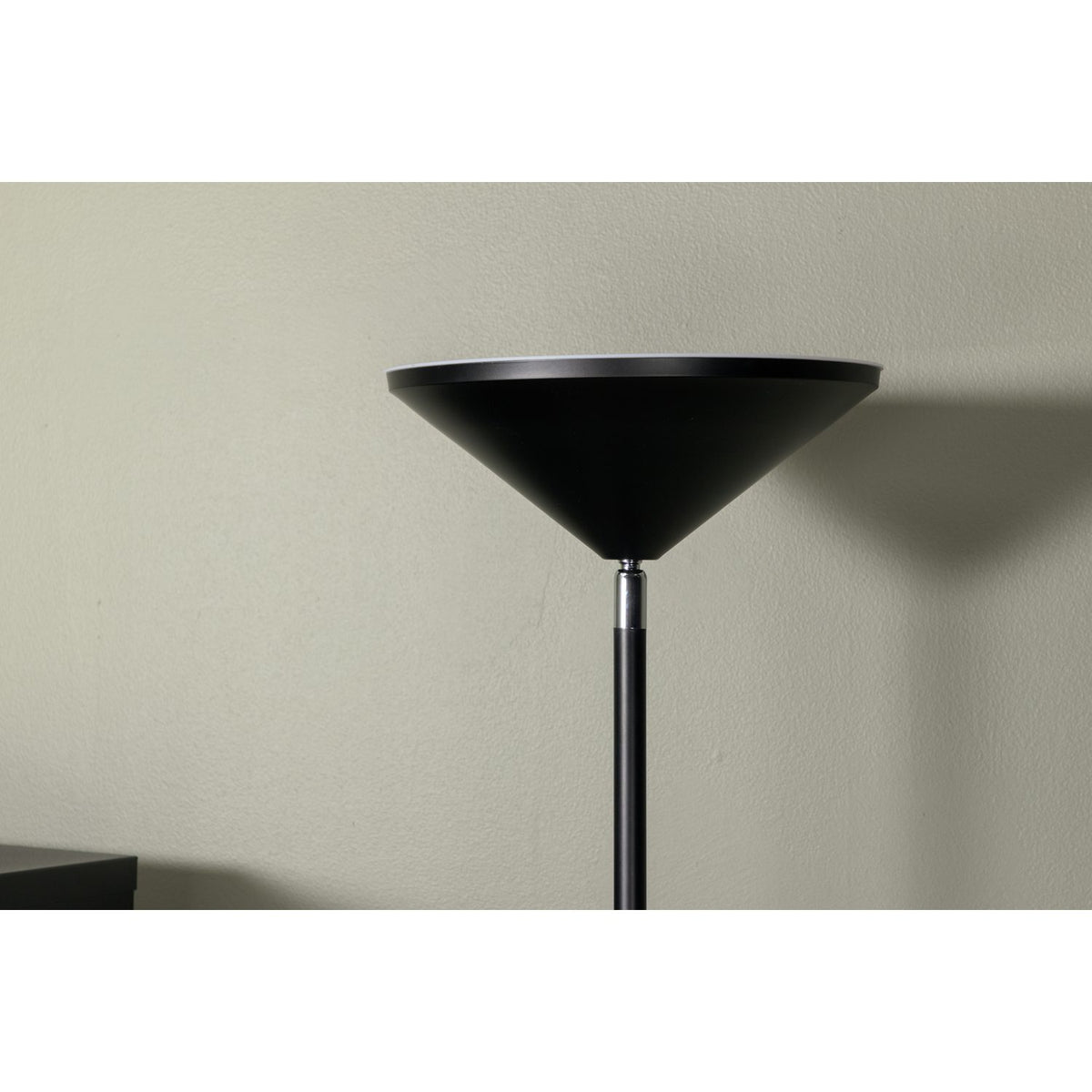 Corong Golvlampa Svart