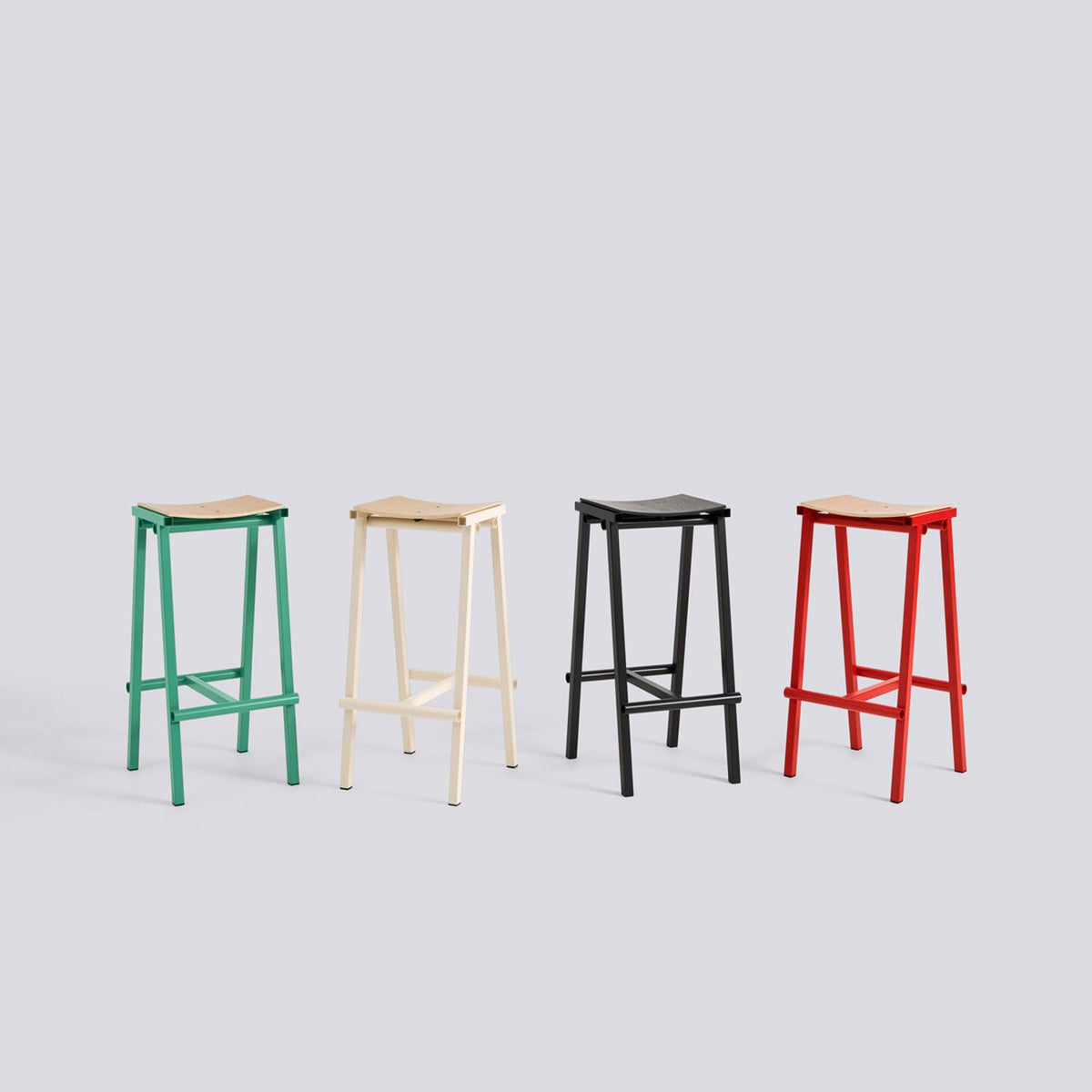 Taburete 8 65 cm Barpall ekfaner med vattenbaserad lack, Signal red – pulverlackerat stål