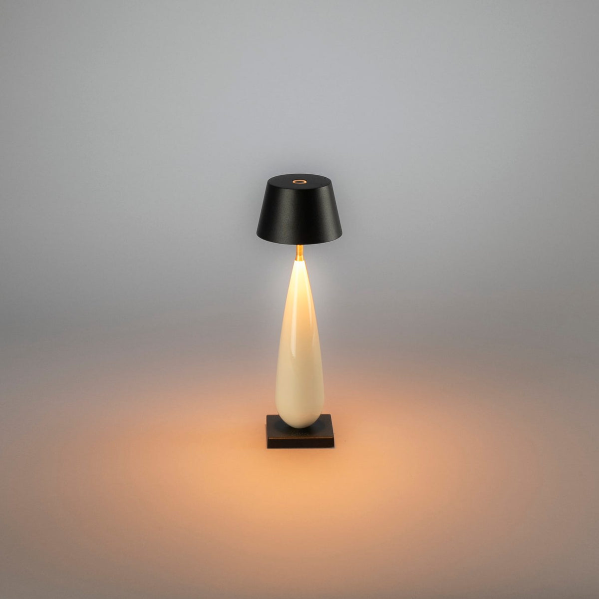 Frejus bordslampa USB Bordslampa Ute/Inne Svart/Gräddvit