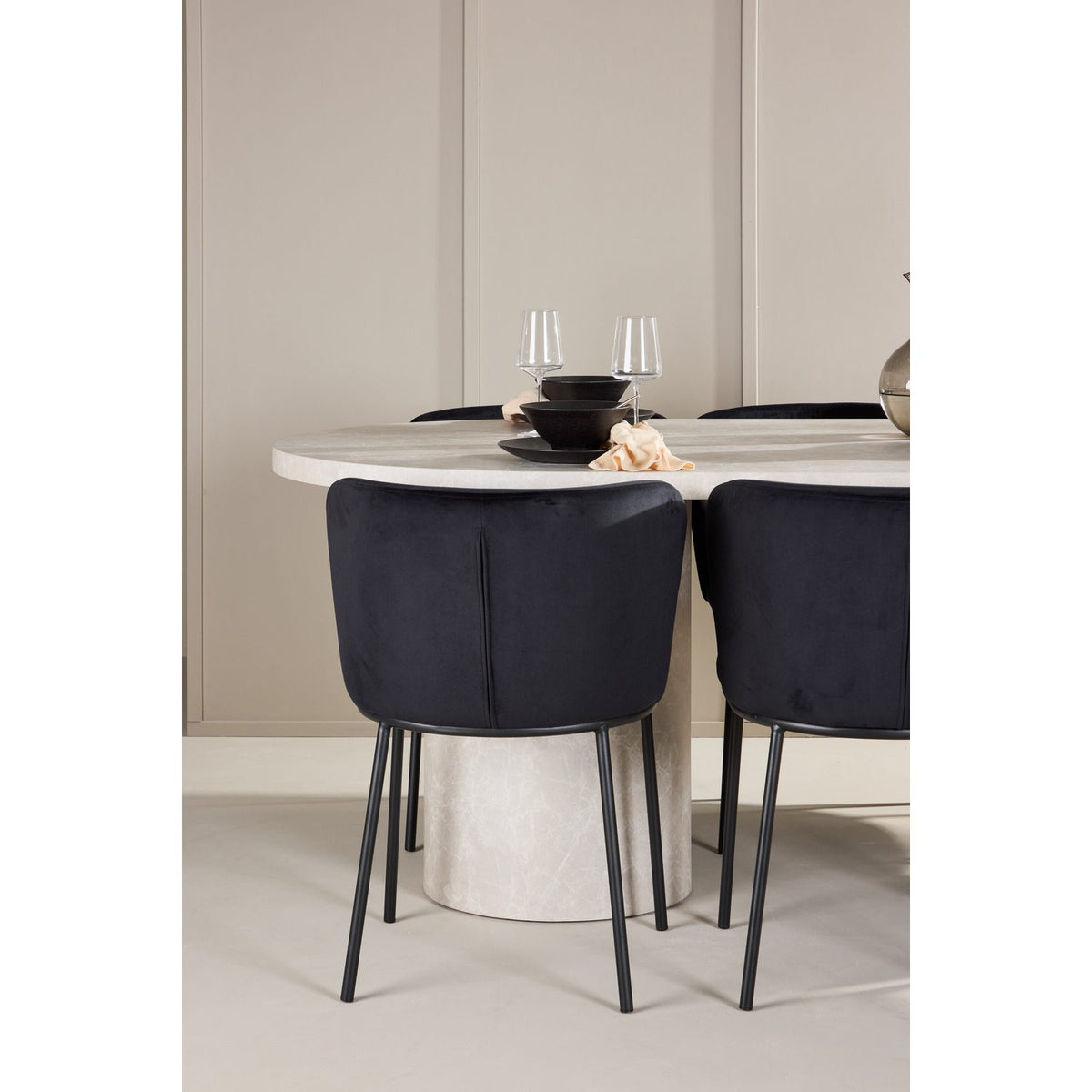 Narvik, Edina Oval matgrupp Svart, Beige, 200 x 100