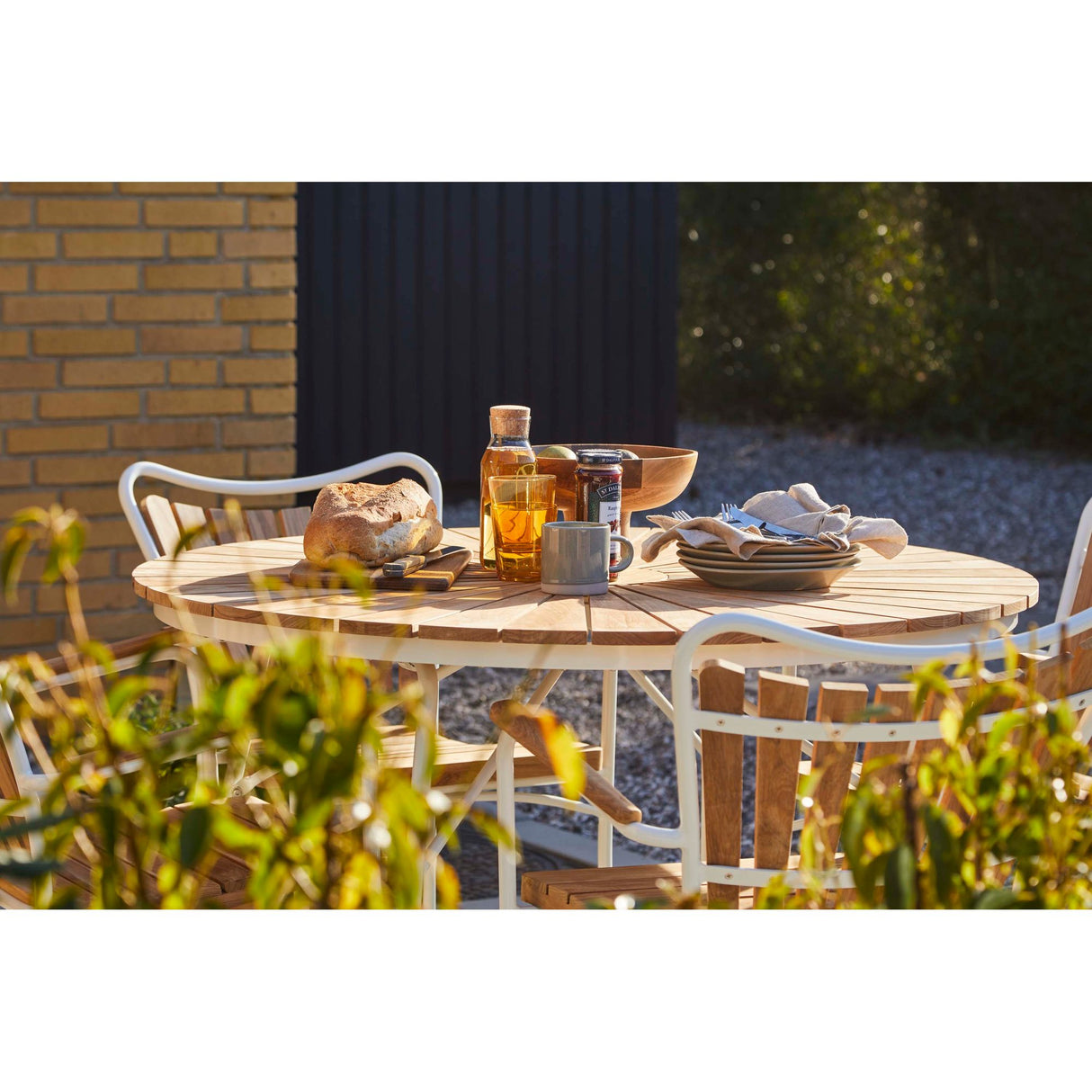 Ellen Trädgårdsmöbelset i Teak och Aluminium 110 cm + 4 stolar, Vit