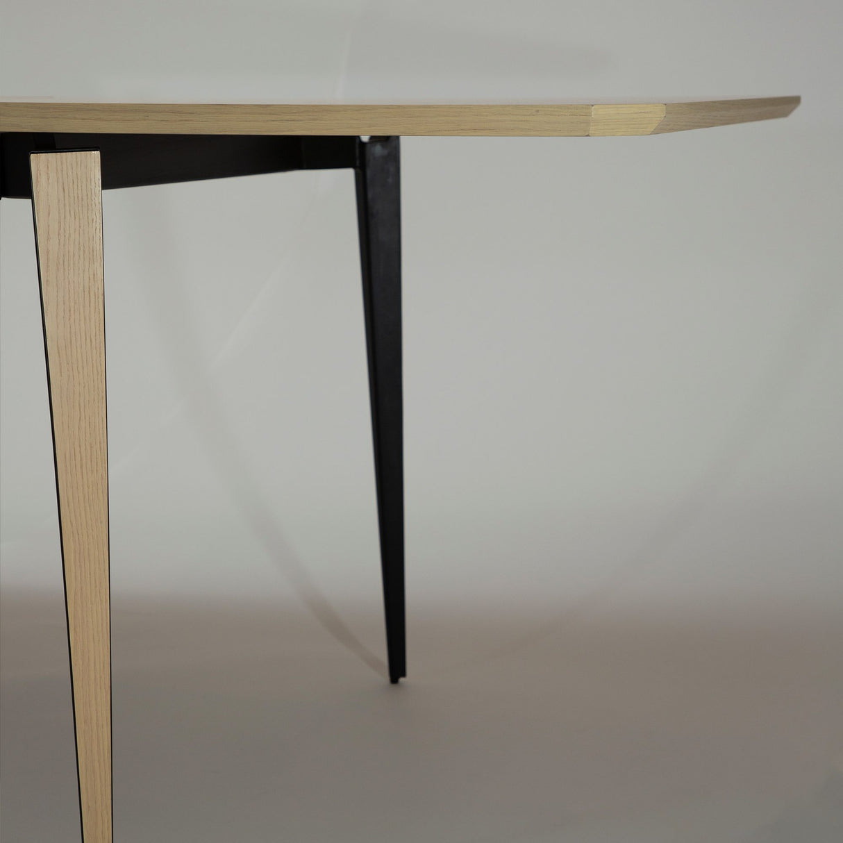 Edge Matbord 100x200-300 cm Light Oak