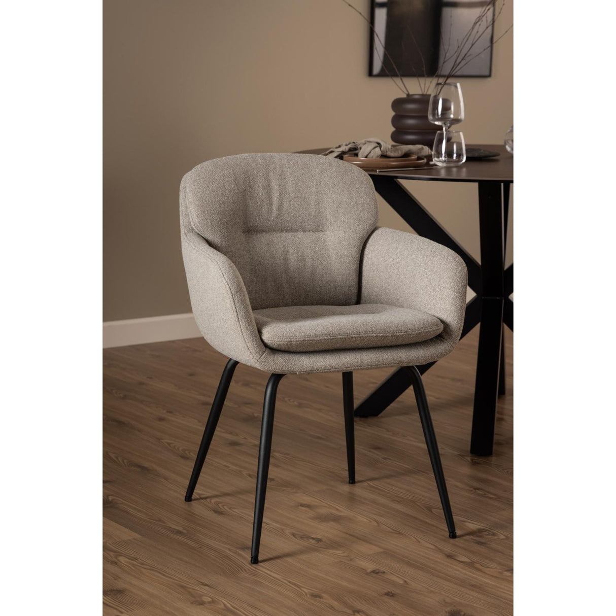 Charlize Karmstol Alea tyg Beige