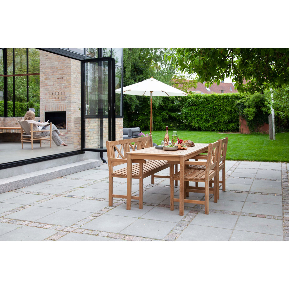 Rosenborg Trädgårdsmöbelset med 1 Bord, 1 Bänk och 2 Stolar Teak